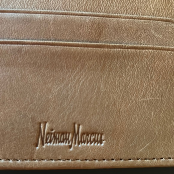 Beautiful Neiman Marcus Credit Card Leather Credit Card Holder - Picture 3 of 3